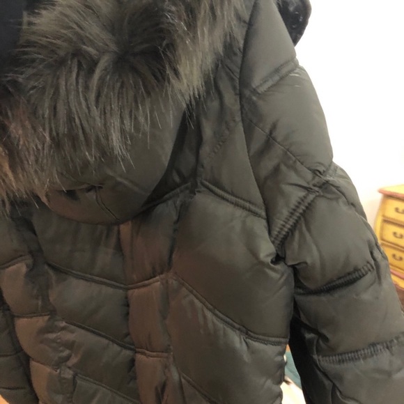 Kenneth Cole olive puffer jacket with faux fur trim - Picture 5 of 6